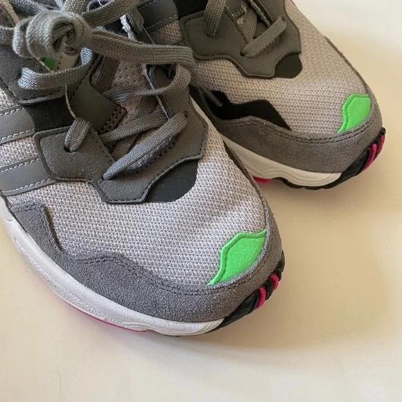 New Adidas Originals Yung-96 J Athletic Sneakers Size 4.5 Shoes - Picture 6 of 6